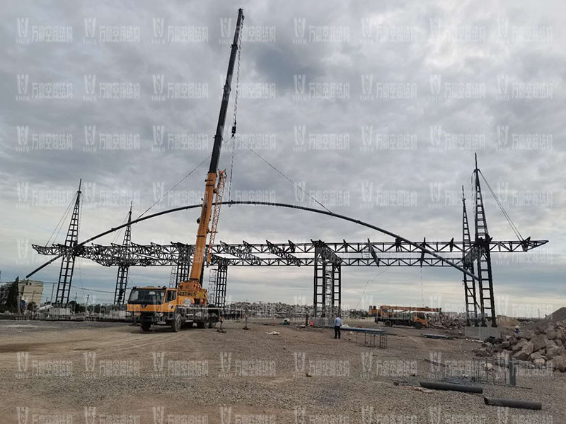 绍兴西高速收费站顶棚工程钢结构安装完成