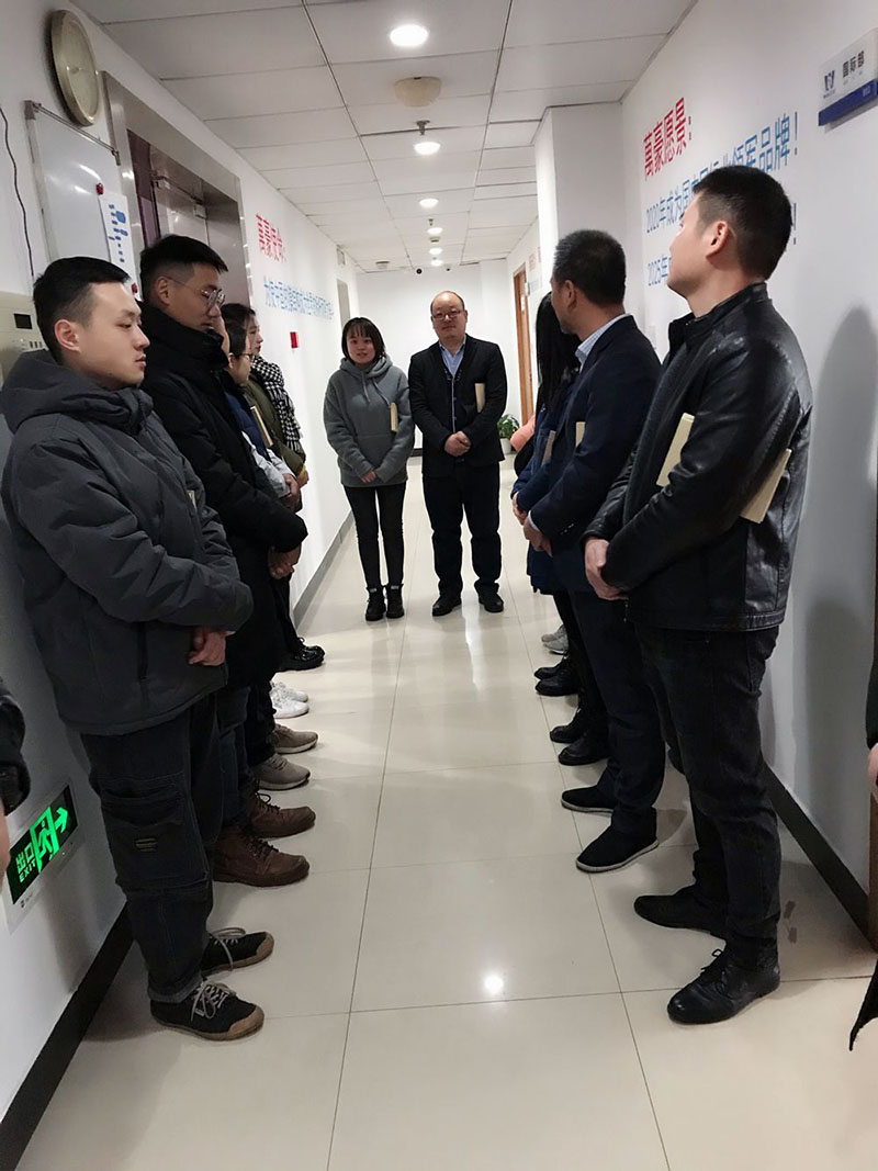万豪空间结构福利：给威海经贸交流中心项目施工部经理现金奖励