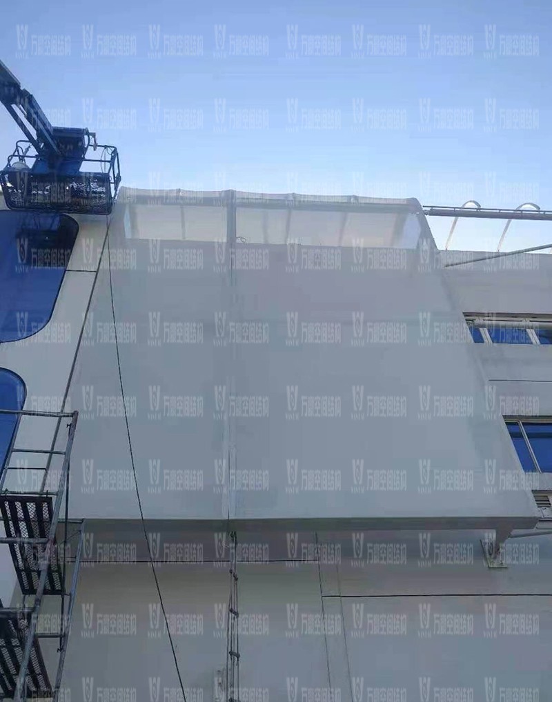 宁波益富乐公司新厂房外立面PTFE膜结构项目膜结构安装中