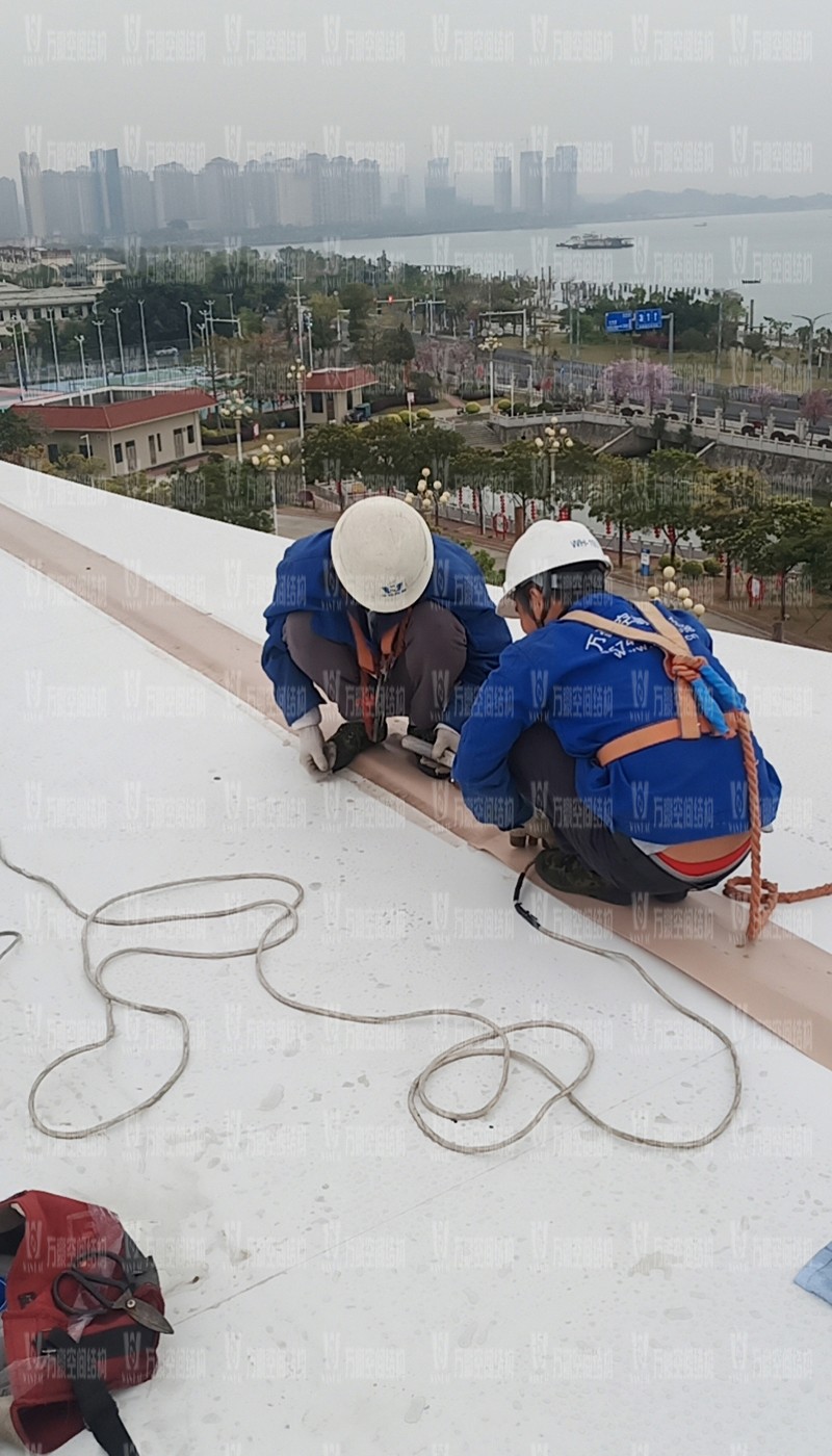 汕尾市体育中心（一期）工程田径场膜结构项目进入二次膜及防水施工阶段