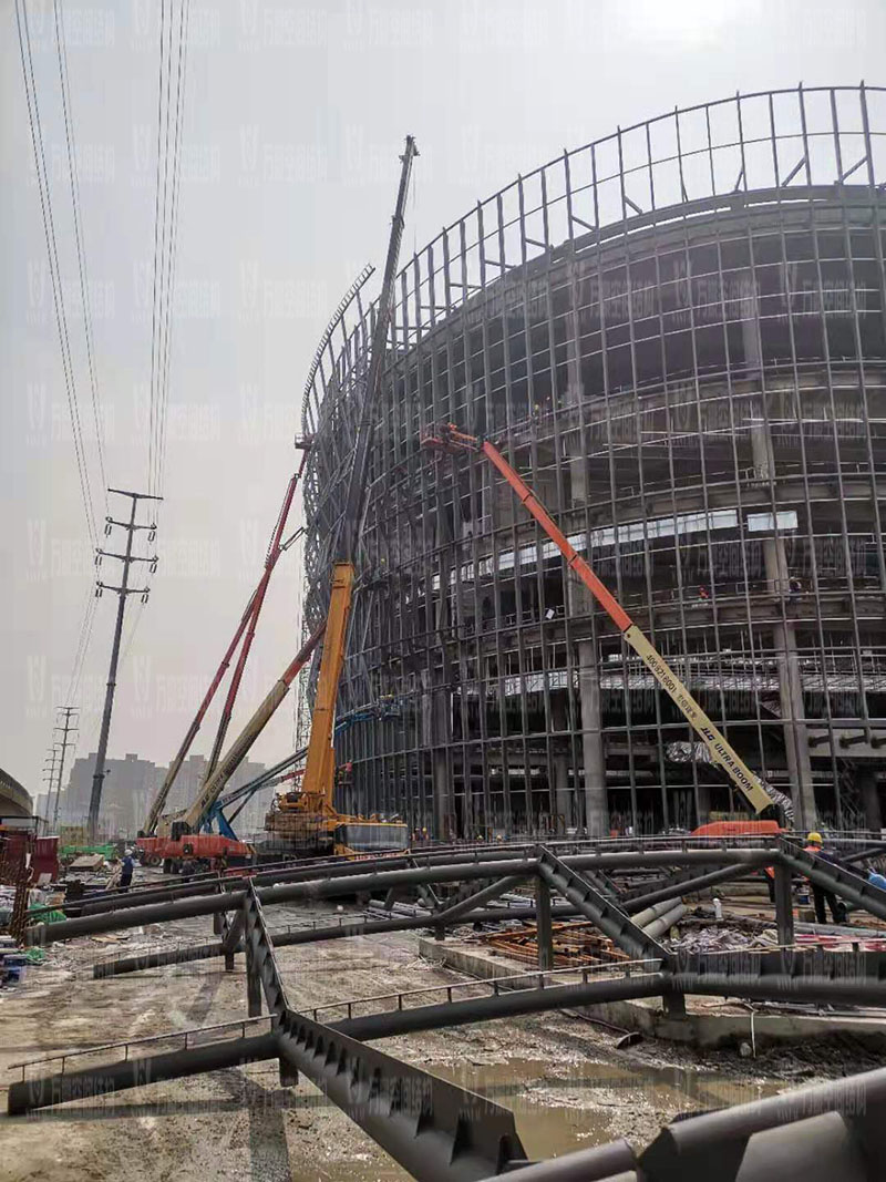 绍兴国际会展中心一期B区会议中心 PTFE外立面网格膜工程钢构件吊装中