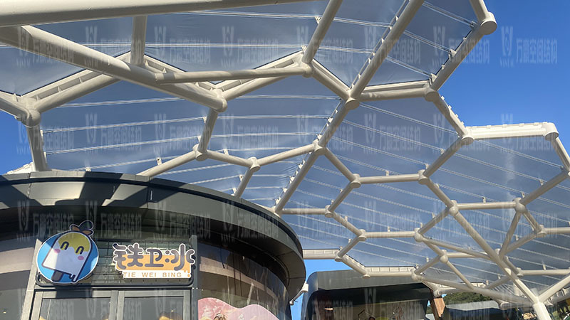 乐清铁定溜溜乐园商业街蜂窝状ETFE膜结构工程膜结构安装中