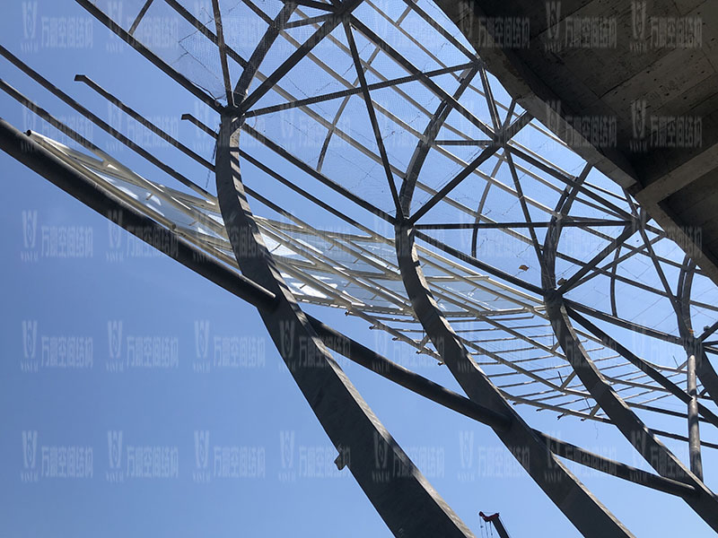 重庆龙兴足球场ETFE屋面膜结构工程样板区钢膜结构完成