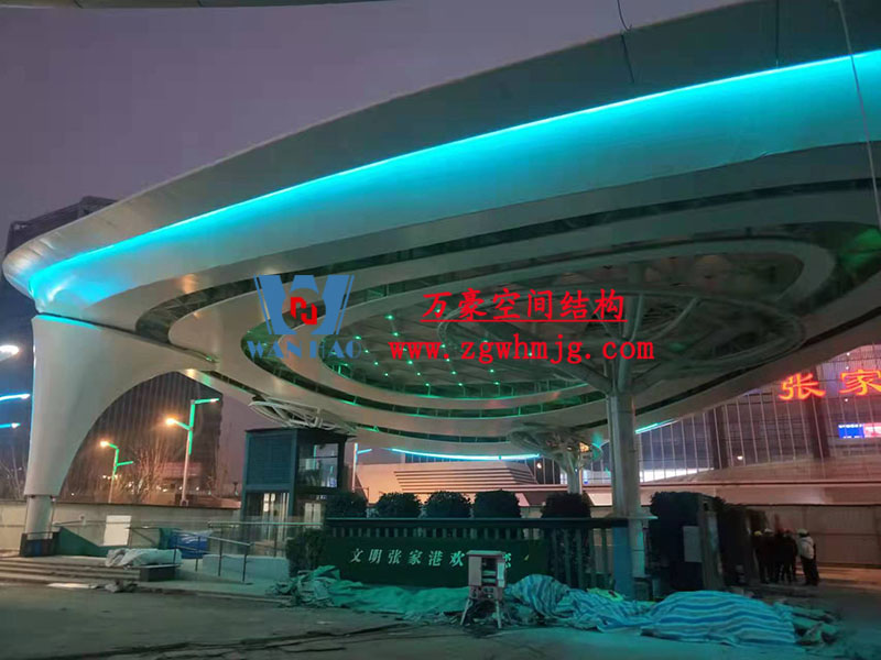 张家港高铁站前复杂结构“蝴蝶再现”即将圆满竣工