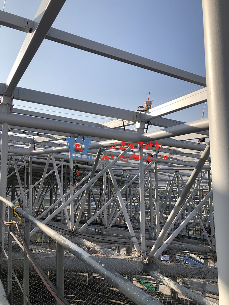 重庆龙兴足球场ETFE屋面膜结构工程内环钢结构全部完成