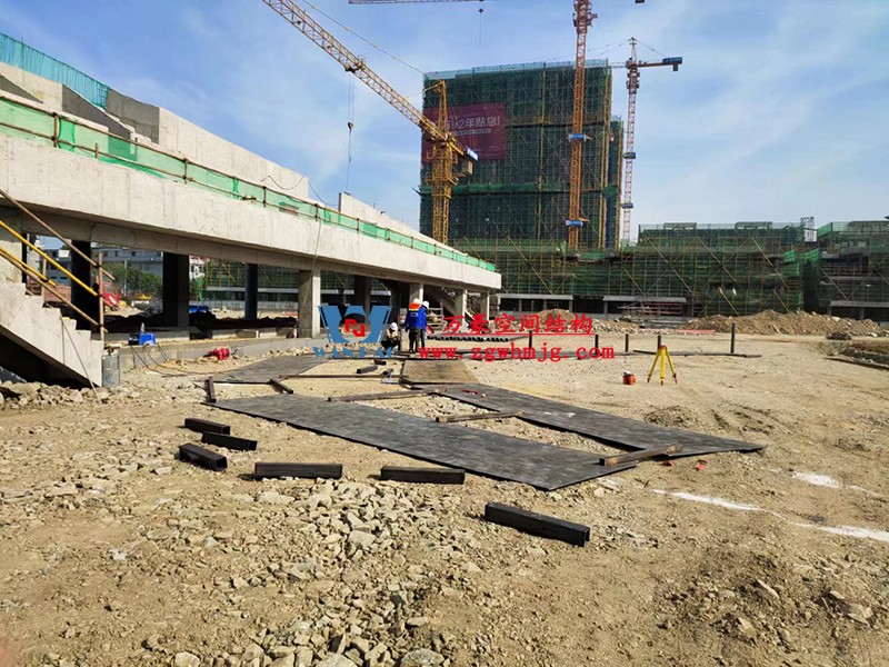 龙泉市体育场钢膜结构工程开始施工