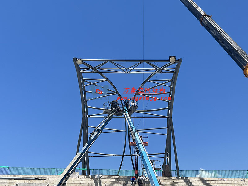 龙泉市体育场钢膜结构工程进入钢结构吊装阶段