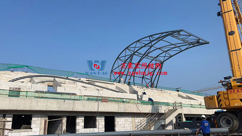 龙泉市体育场钢膜结构工程进入钢结构吊装阶段