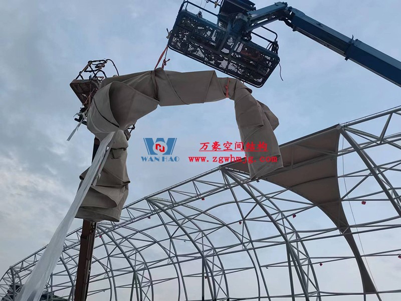 龙泉市体育场钢膜结构工程膜结构安装中