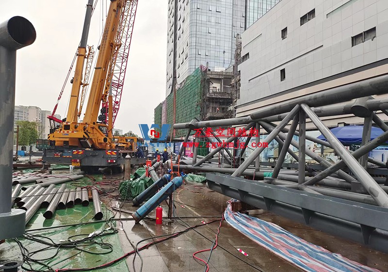 明宇广场6号地块商业（万达广场）改造项目钢膜结构ETFE盖顶天幕工程开始施工