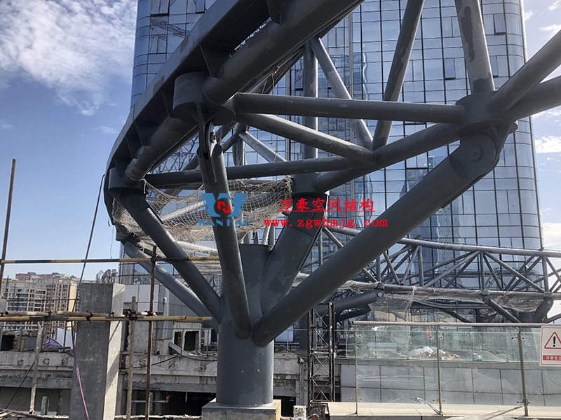 明宇广场6号地块商业（万达广场）改造项目钢膜结构ETFE盖顶天幕工程进入钢结构吊装阶段