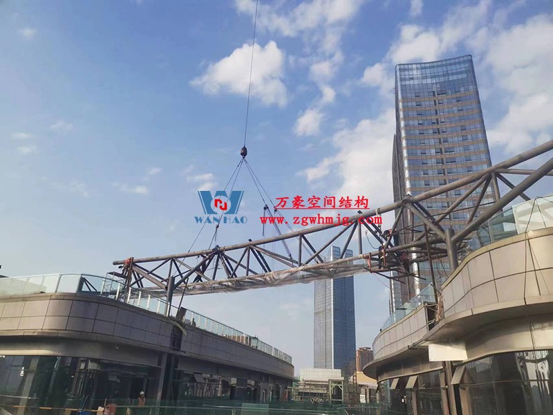 明宇广场6号地块商业（万达广场）改造项目钢膜结构ETFE盖顶天幕工程进入钢结构吊装阶段