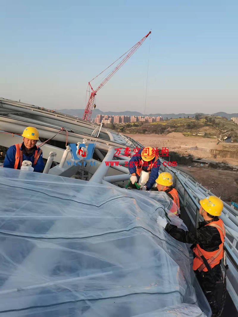 祝贺“我司重庆龙兴足球场屋面及立面ETFE膜结构工程荣获定制锦旗和表扬信”