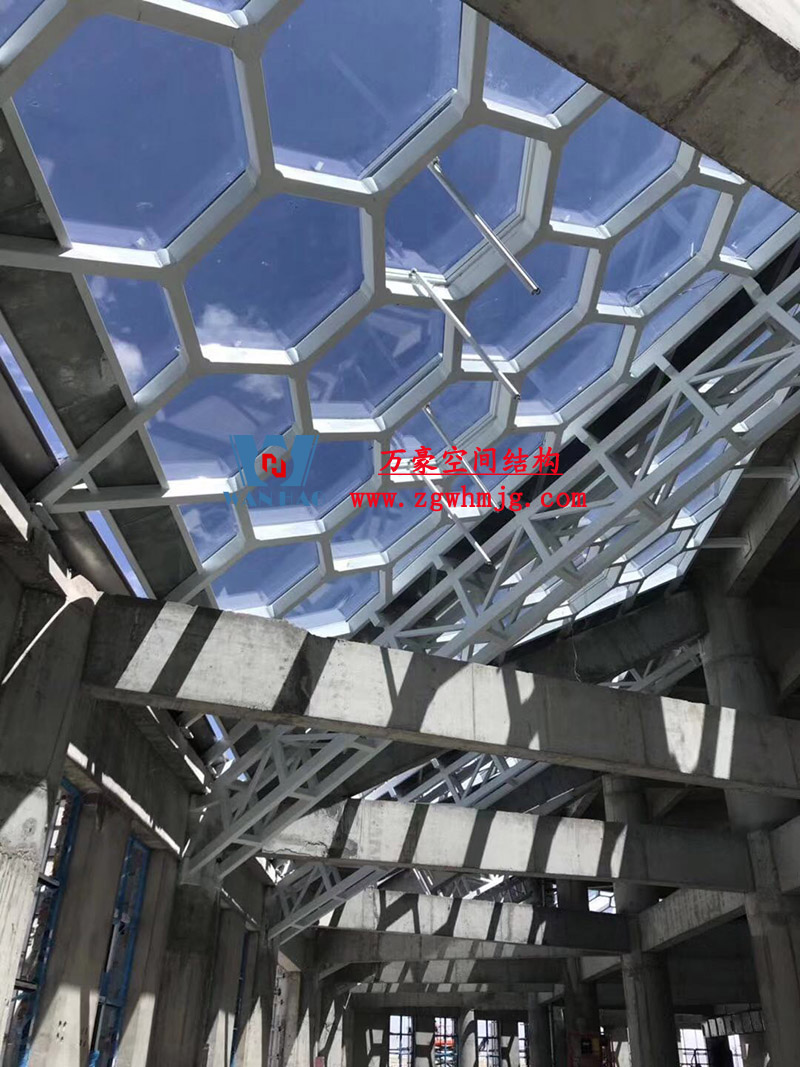 青海茶卡盐湖天空之境集散中心钢膜结构项目
