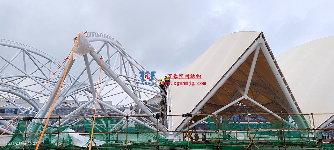 海南医学院第一附属医院江东新院区连廊天幕顺利完工