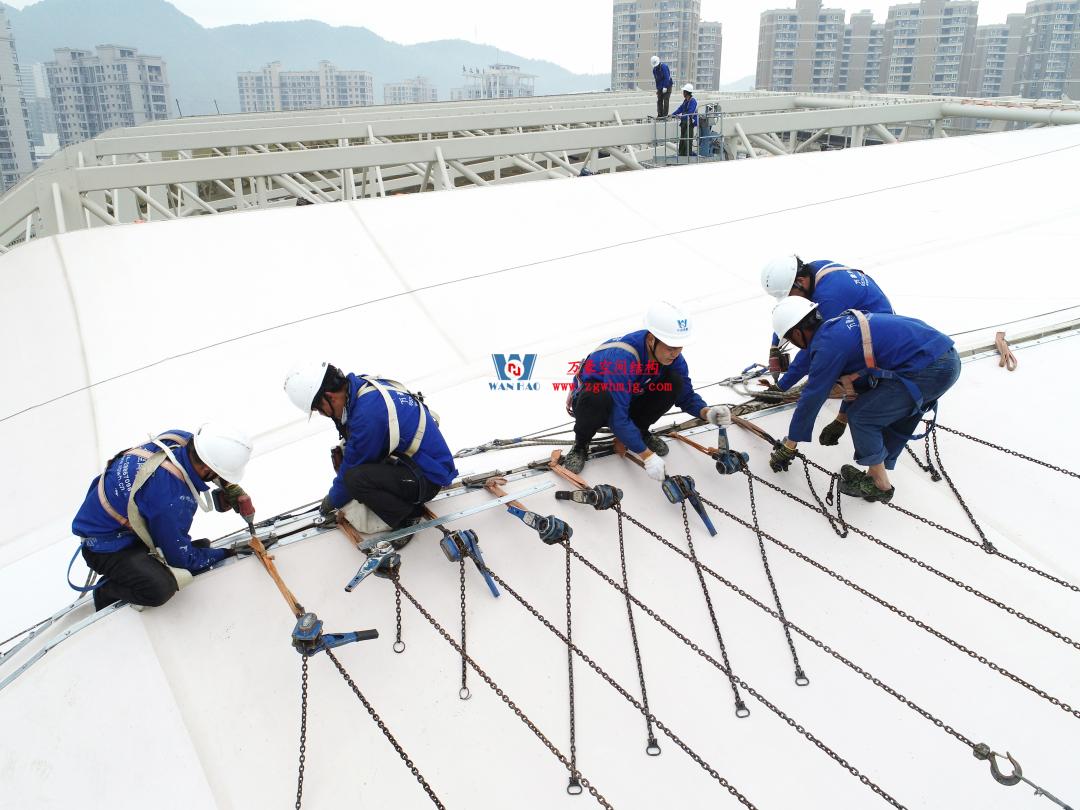 膜结构体育场屋面安装全解析：从技术要点到经典案例