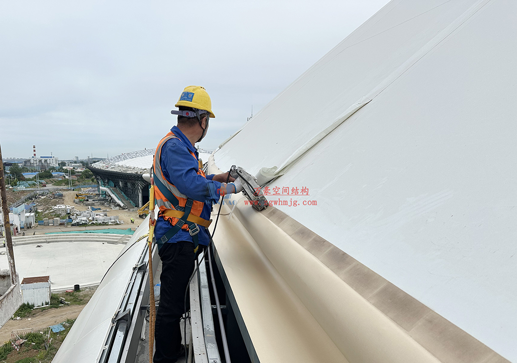 膜穹初成，瞰见仙岛新地标！蓬莱体育场膜结构施工进入收官冲刺