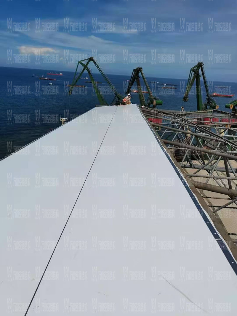 印尼全天候码头仓库屋面膜结构工程进入膜结构安装阶段