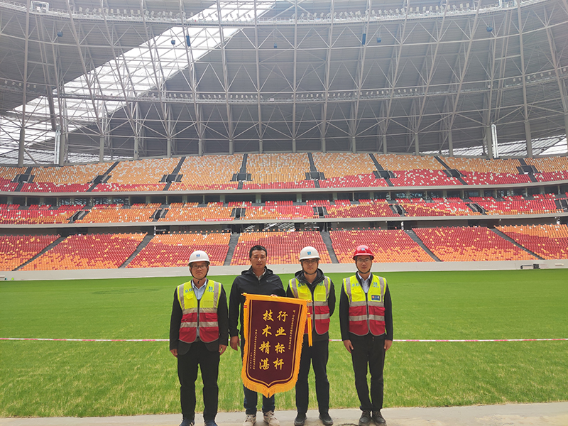 祝贺“我司重庆龙兴足球场屋面及立面ETFE膜结构工程荣获定制锦旗和表扬信”