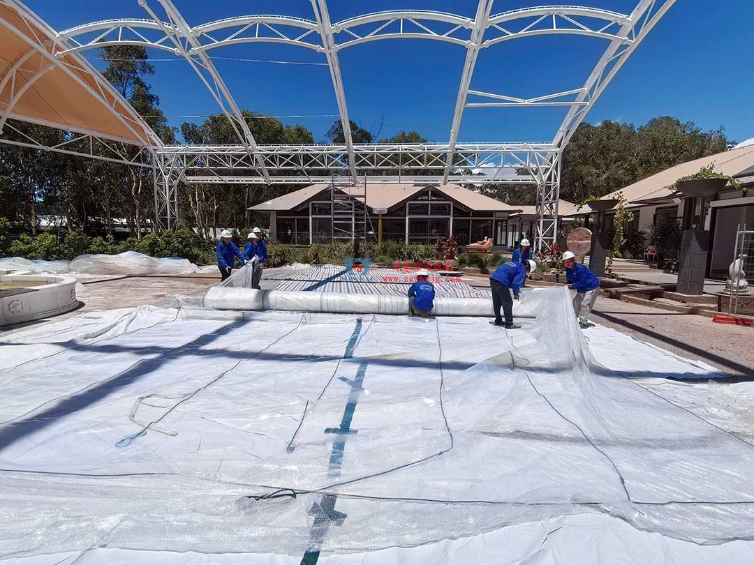 跨越山海的建筑新章！澳大利亚喷泉广场天幕张拉正酣，双膜科技赋能庄园建筑